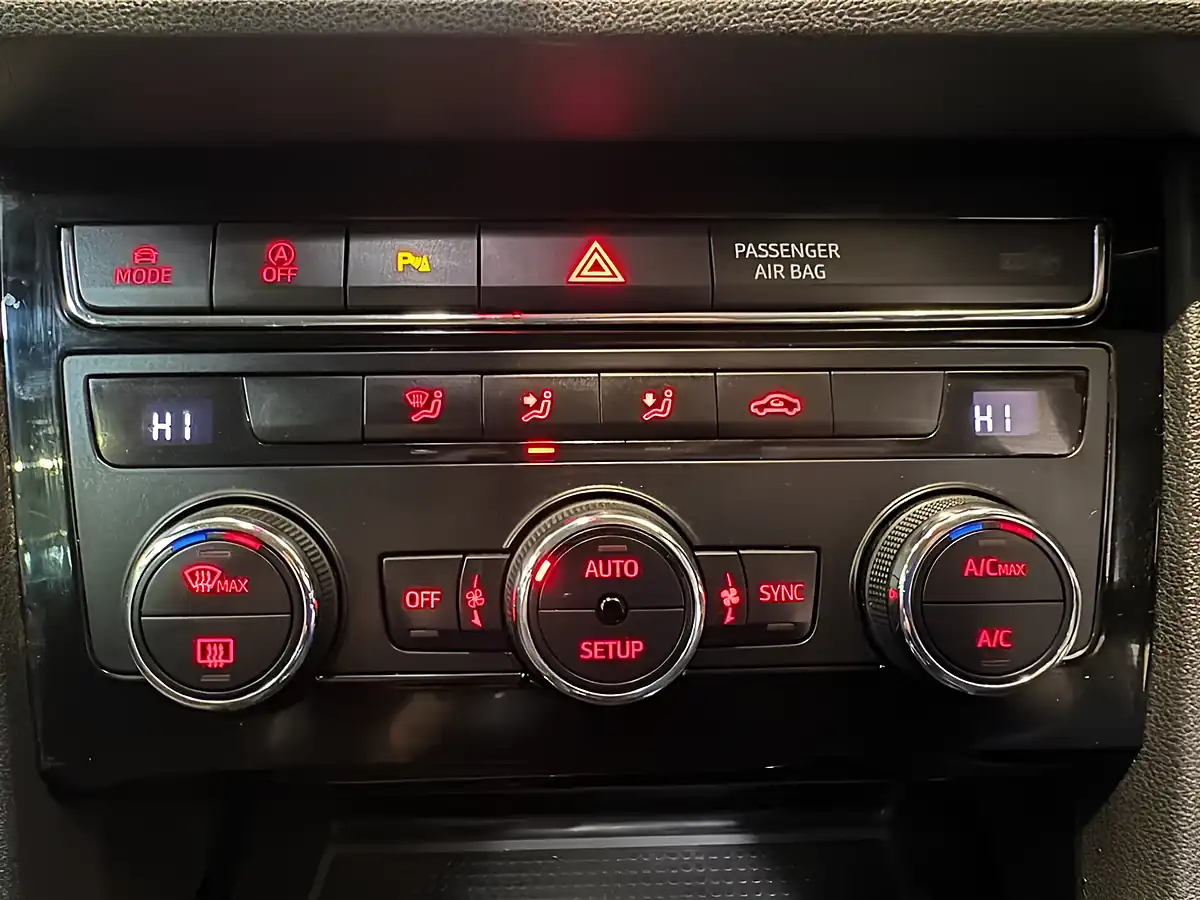 Used 2017 SEAT Leon Fr Blue - Interior and Exterior details 11