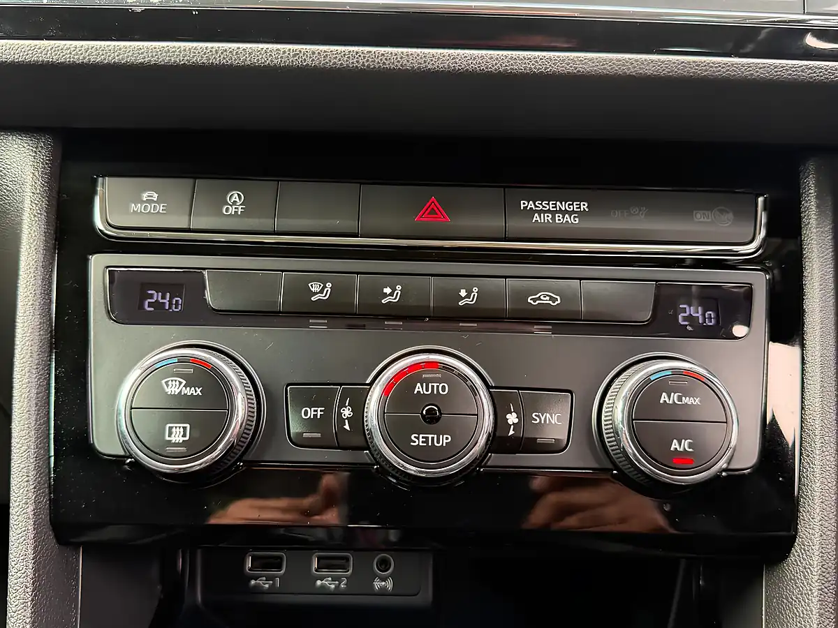 Used 2017 SEAT Leon Fr Technology Black - Interior and Exterior details 16