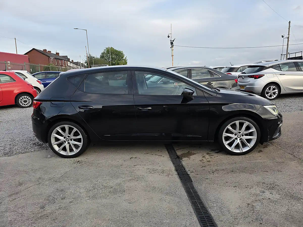 Used 2017 SEAT Leon Fr Technology Black - Interior and Exterior details 4