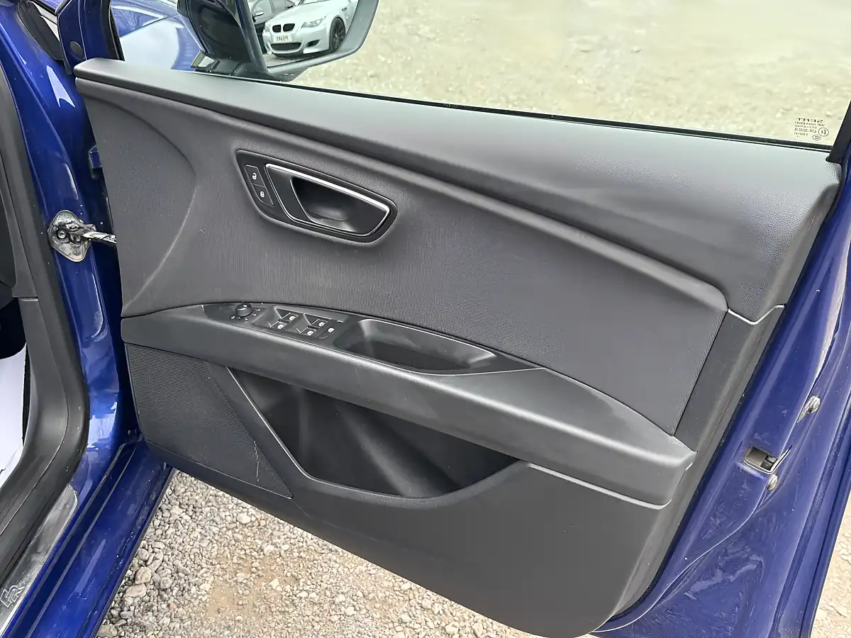 Used 2017 SEAT Leon Fr Technology Blue - Interior and Exterior details 11
