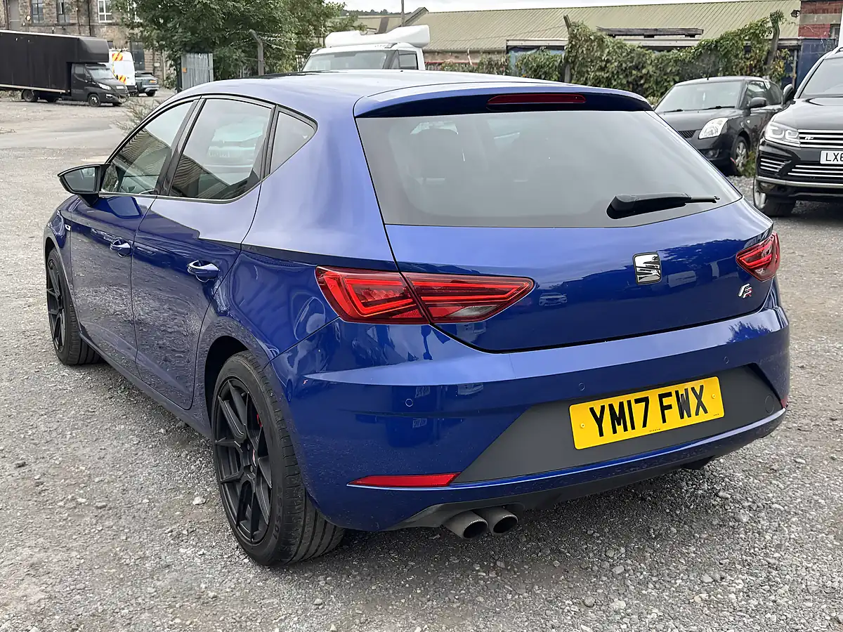 Used 2017 SEAT Leon Fr Technology Blue - Interior and Exterior details 5