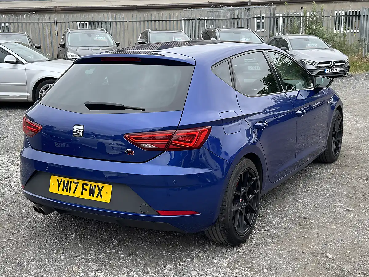 Used 2017 SEAT Leon Fr Technology Blue - Interior and Exterior details 7