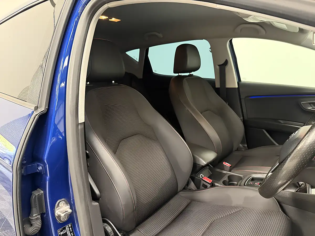 Used 2017 SEAT Leon Fr Technology Blue - Interior and Exterior details 10