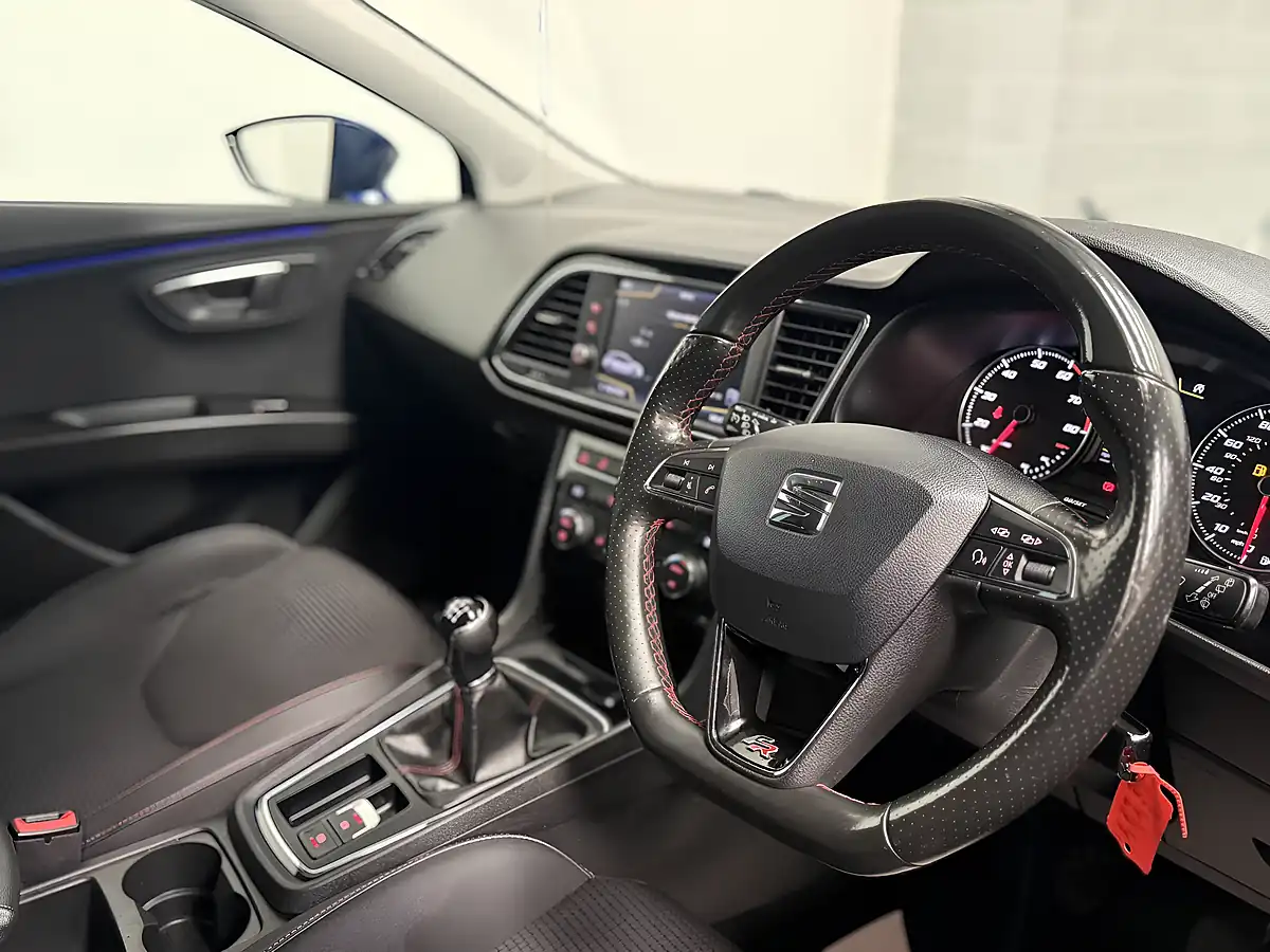 Used 2017 SEAT Leon Fr Technology Blue - Interior and Exterior details 9