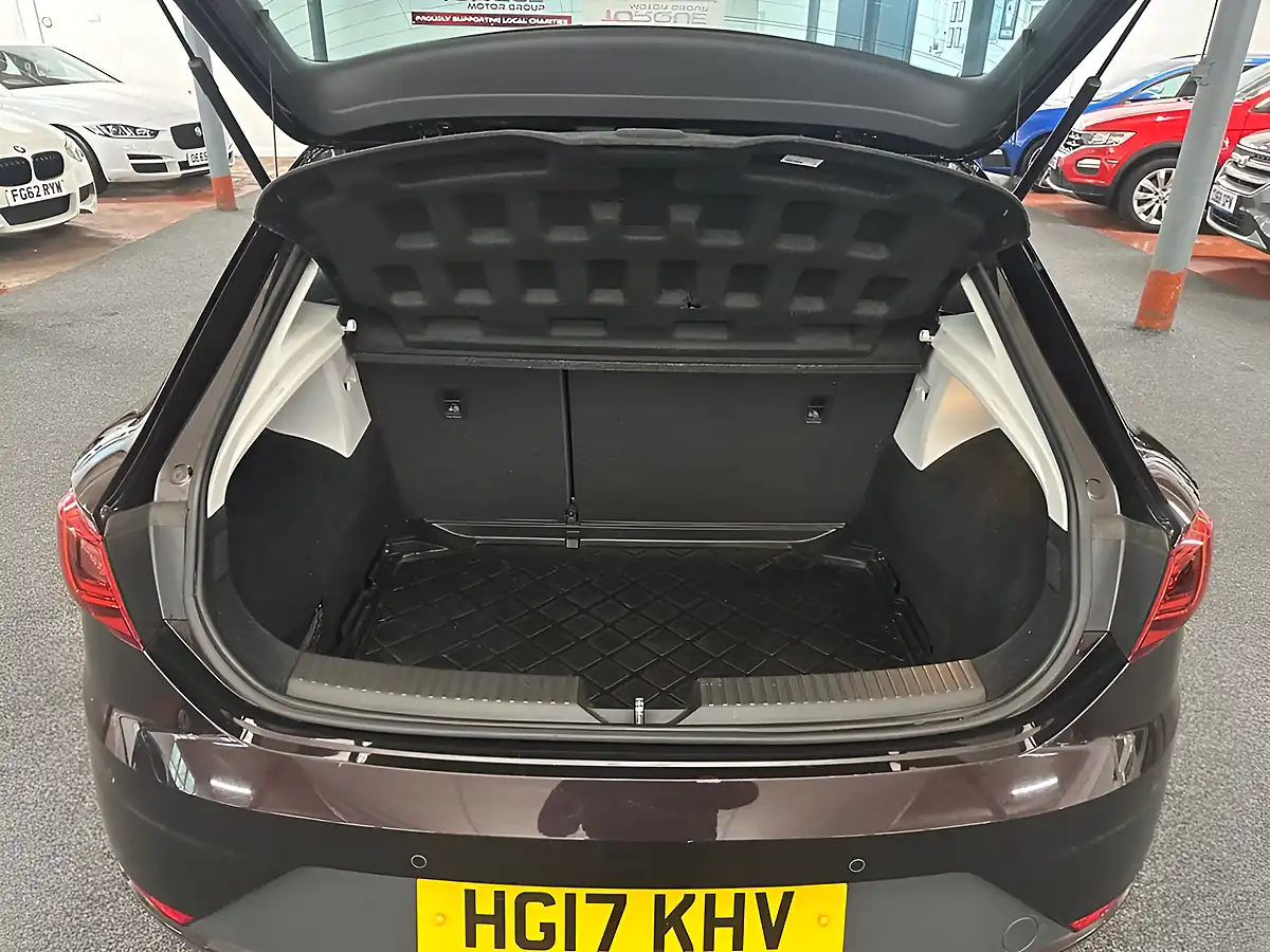 Used 2017 SEAT Leon Fr Technology Boheme Purple - Interior and Exterior details 13