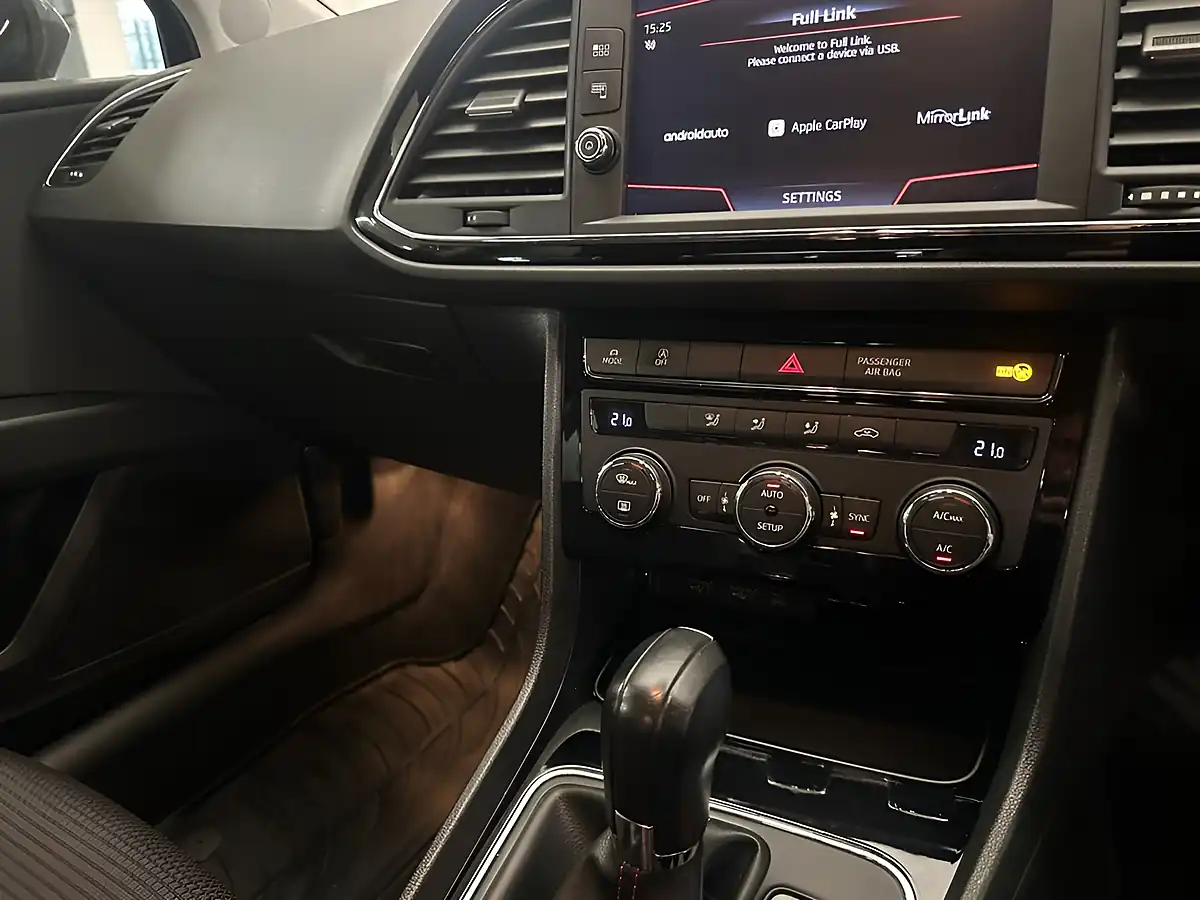 Used 2017 SEAT Leon Fr Technology Boheme Purple - Interior and Exterior details 17