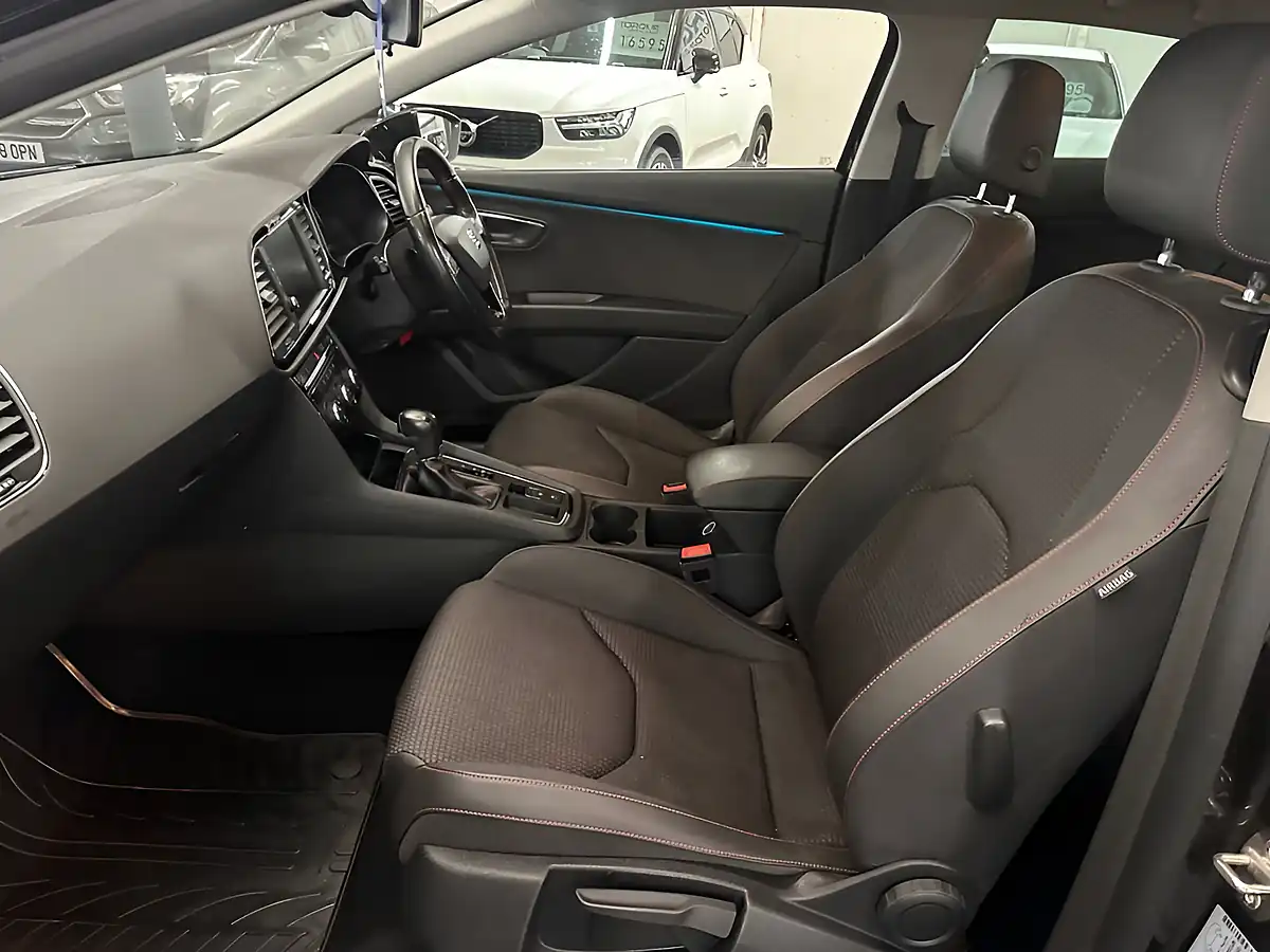 Used 2017 SEAT Leon Fr Technology Boheme Purple - Interior and Exterior details 5