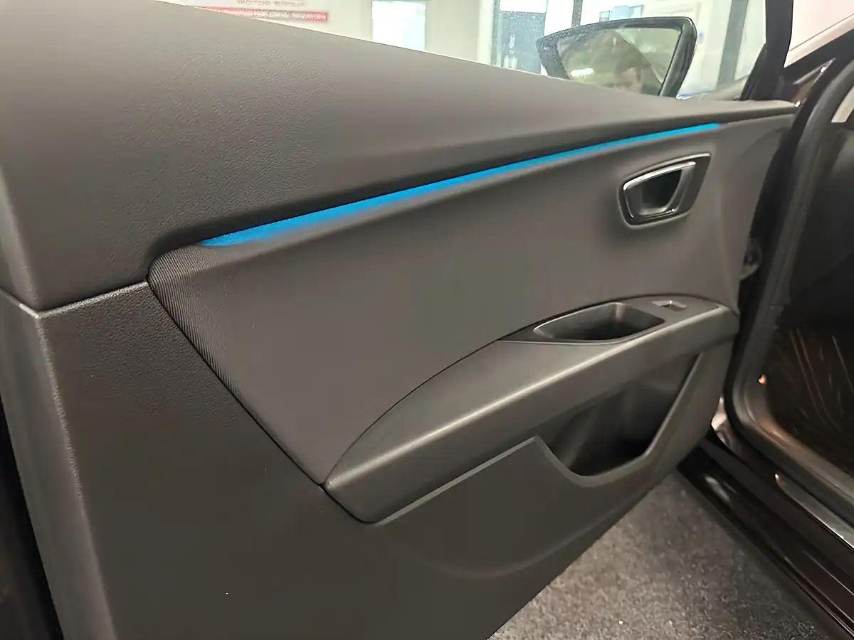 Used 2017 SEAT Leon Fr Technology Boheme Purple - Interior and Exterior details 6
