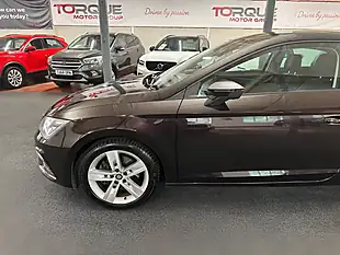 Used 2017 SEAT Leon Fr Technology Boheme Purple - Interior and Exterior details 9