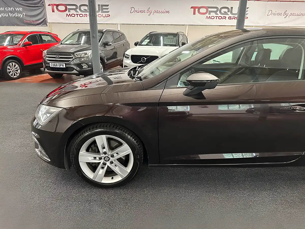 Used 2017 SEAT Leon Fr Technology Boheme Purple - Interior and Exterior details 9