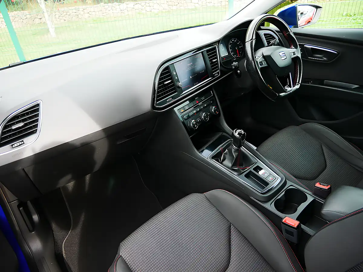 Used 2017 SEAT Leon Fr Technology Coupe Mystic Blue - Interior and Exterior details 10