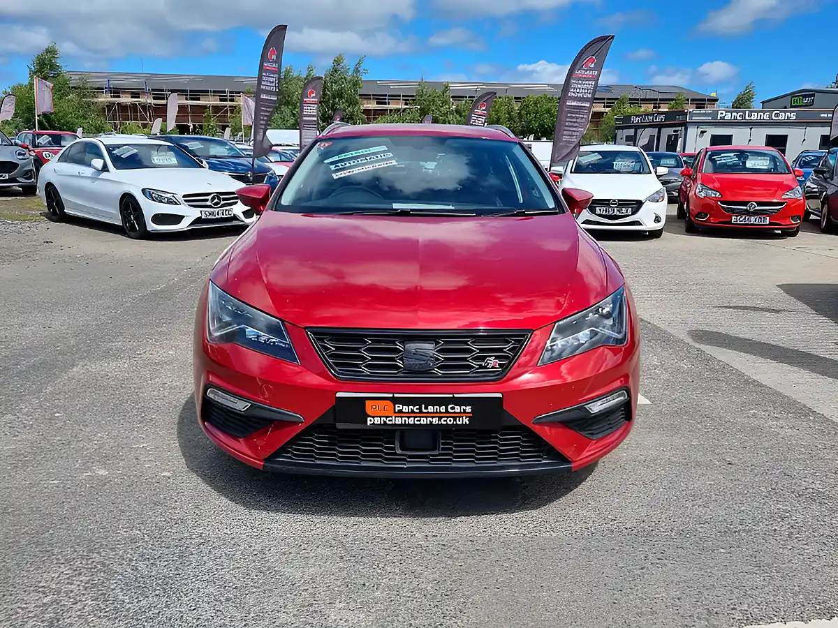 Used 2017 SEAT Leon Fr Technology Desire Red Metallic - Front View