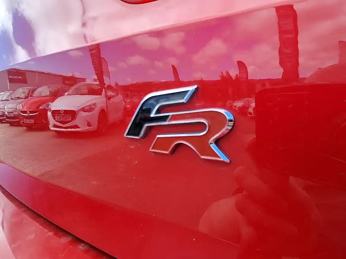 Used 2017 SEAT Leon Fr Technology Desire Red Metallic - Interior and Exterior details 8