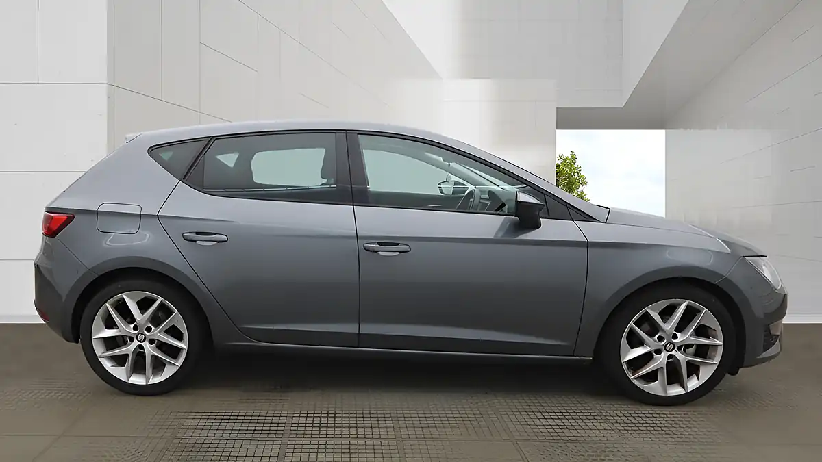 Used 2017 SEAT Leon Fr Technology Grey - Interior and Exterior details 5