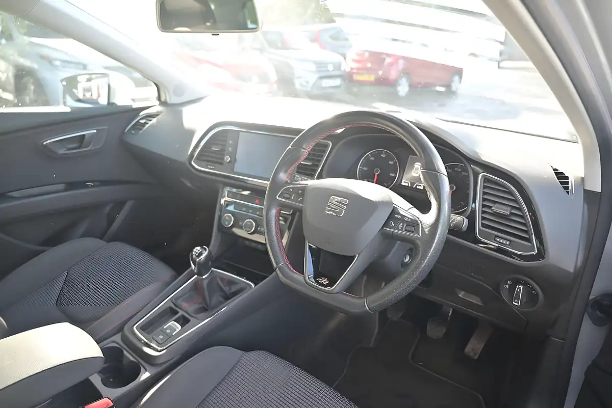 Used 2017 SEAT Leon Fr Technology Ice Silver - Interior and Exterior details 10