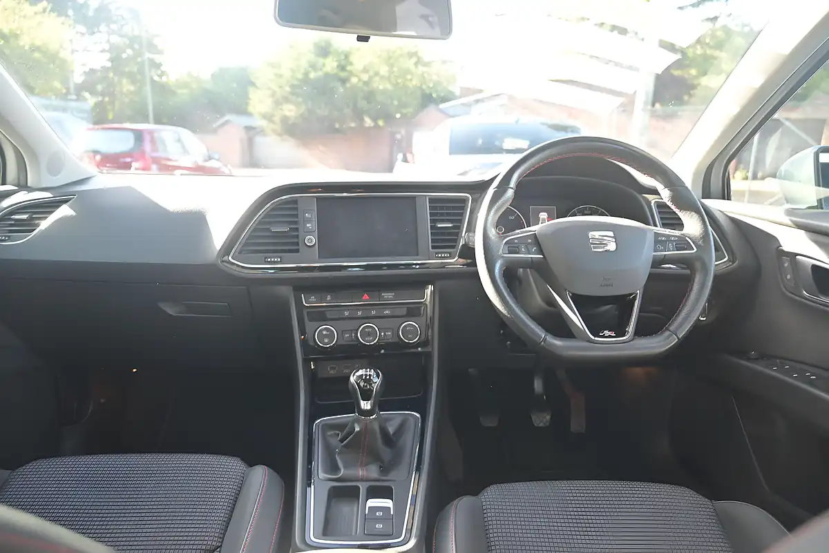 Used 2017 SEAT Leon Fr Technology Ice Silver - Interior and Exterior details 11