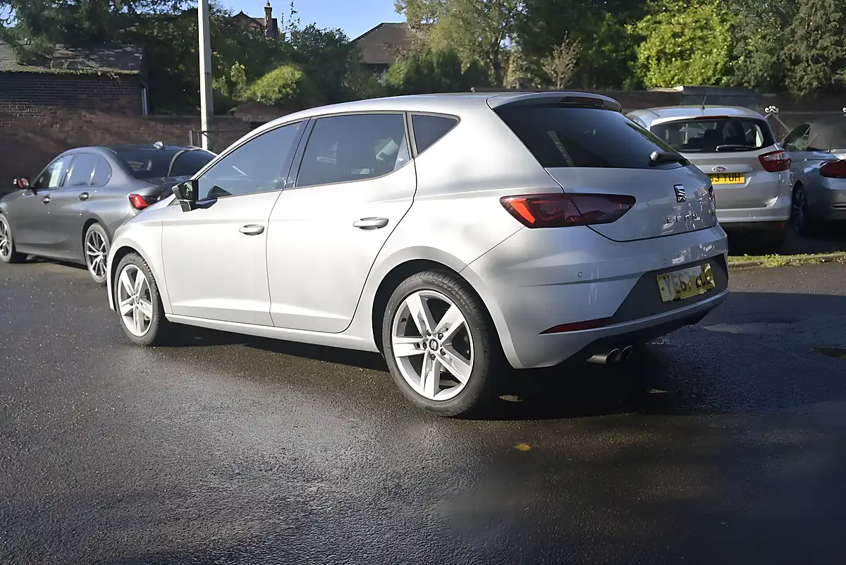 Used 2017 SEAT Leon Fr Technology Ice Silver - Interior and Exterior details 5