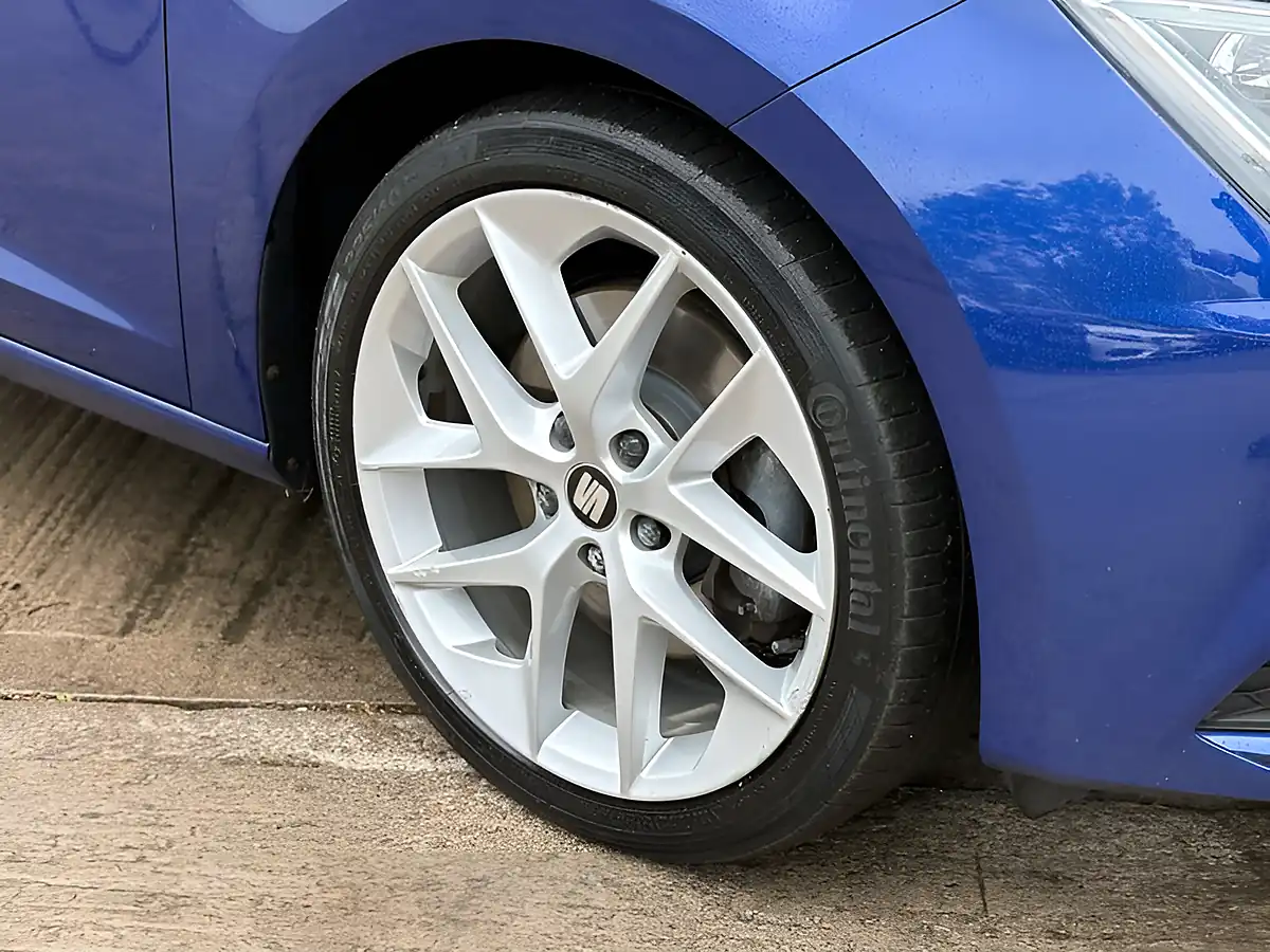 Used 2017 SEAT Leon Fr Technology Mediterranean Blue - Interior and Exterior details 14