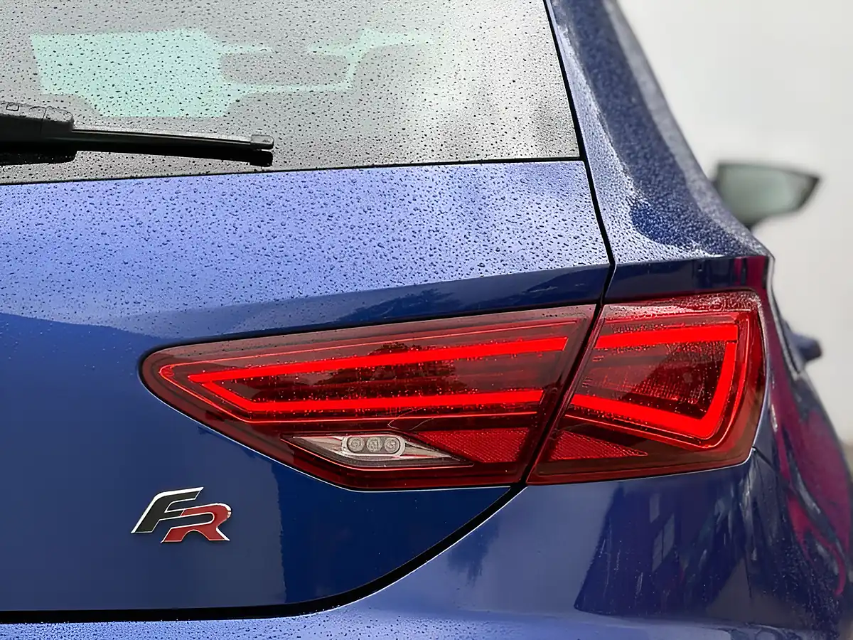 Used 2017 SEAT Leon Fr Technology Mediterranean Blue - Interior and Exterior details 17