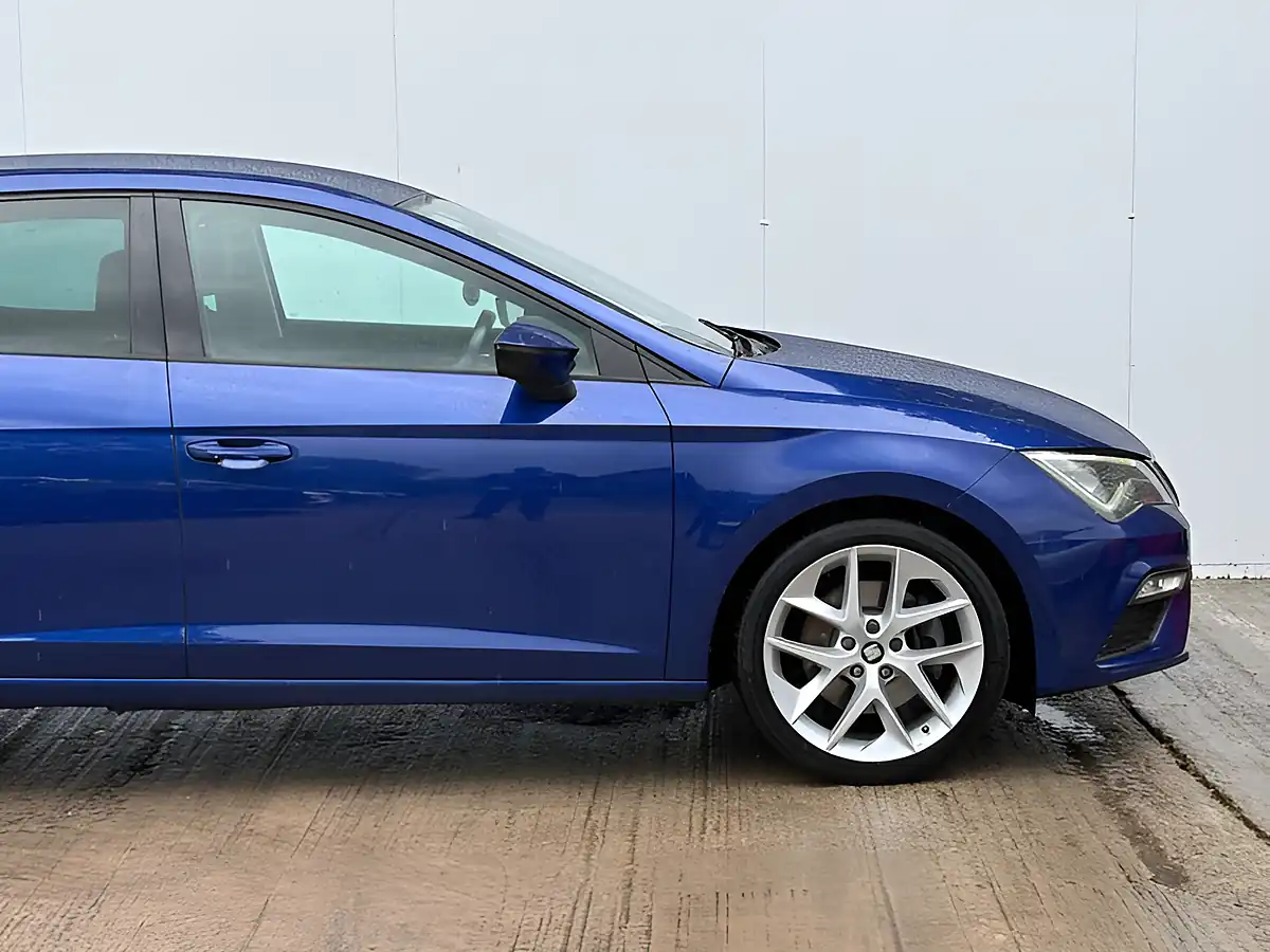 Used 2017 SEAT Leon Fr Technology Mediterranean Blue - Interior and Exterior details 4