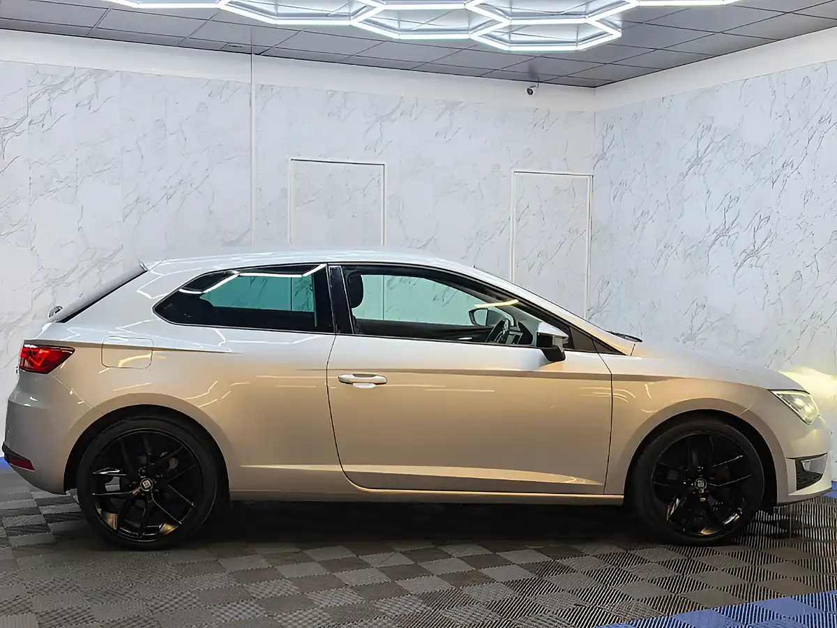 Used 2017 SEAT Leon Fr Technology Pack Sport Silver - Interior and Exterior details 10