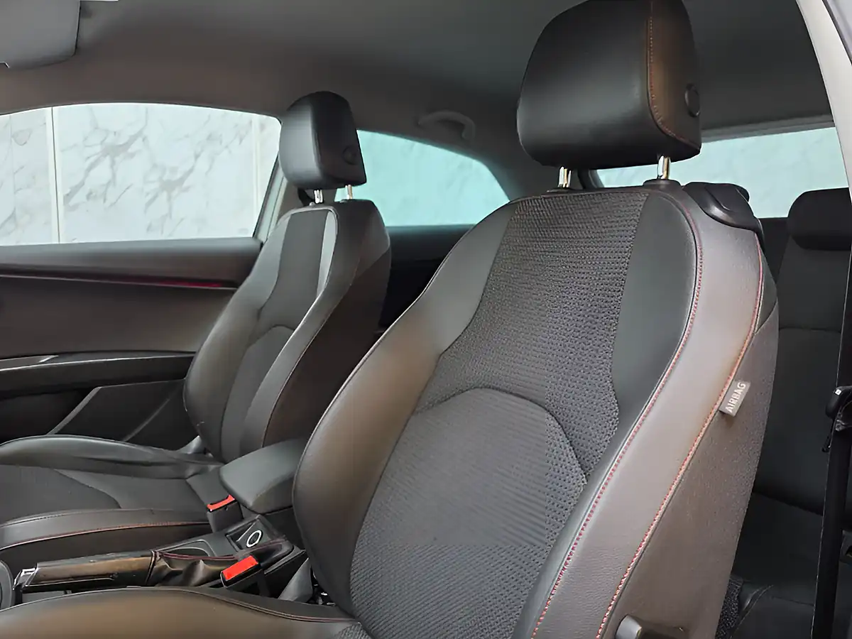 Used 2017 SEAT Leon Fr Technology Pack Sport Silver - Interior and Exterior details 12