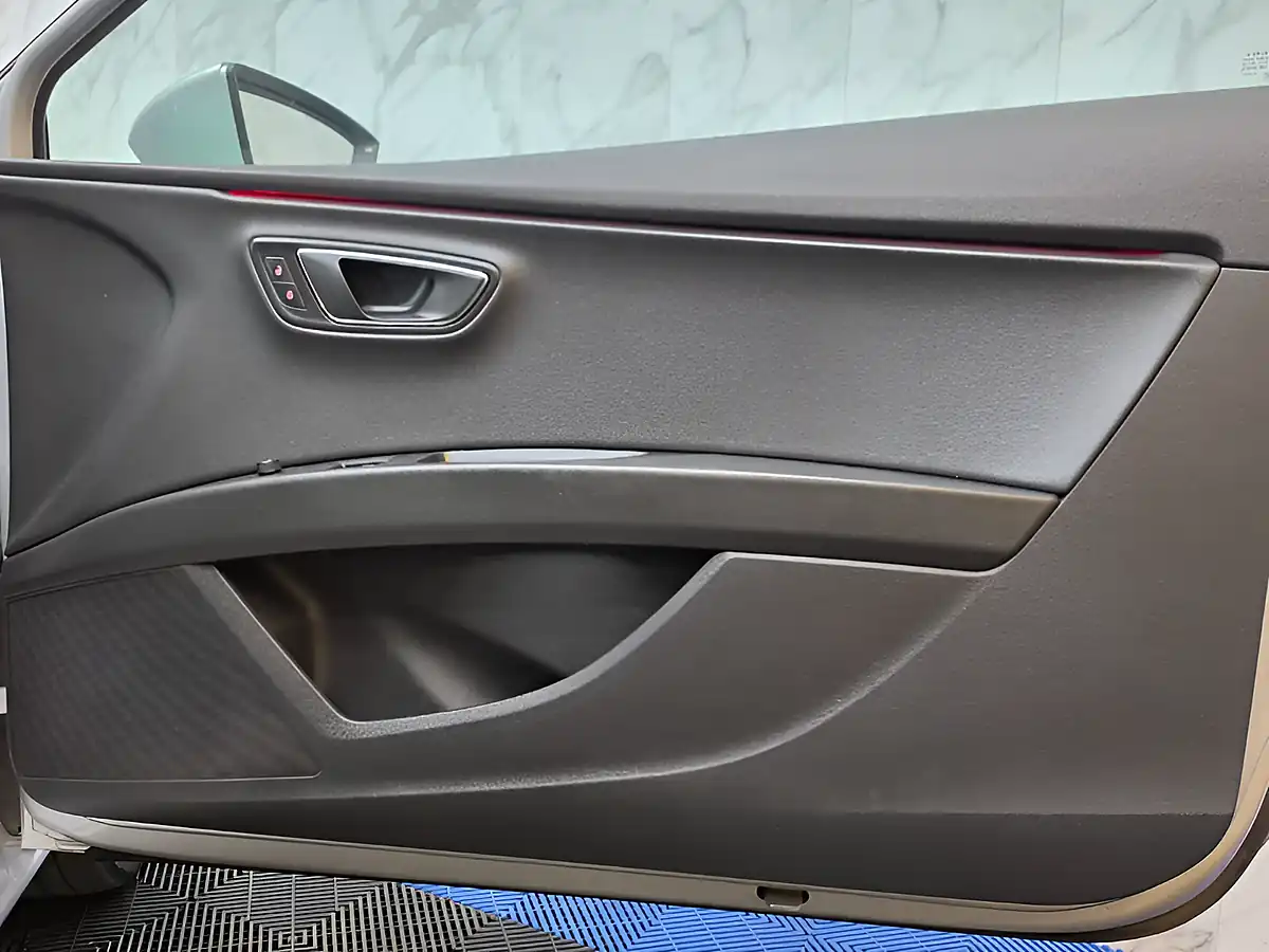 Used 2017 SEAT Leon Fr Technology Pack Sport Silver - Interior and Exterior details 18