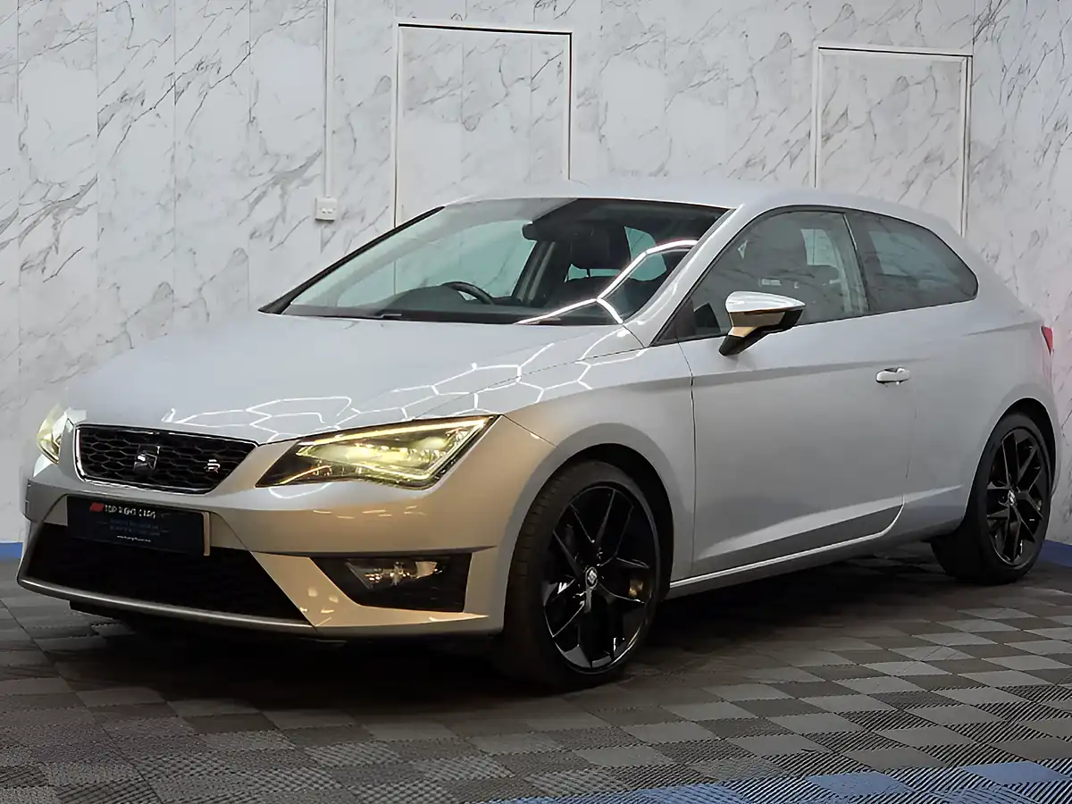 Used 2017 SEAT Leon Fr Technology Pack Sport Silver - Interior and Exterior details 4