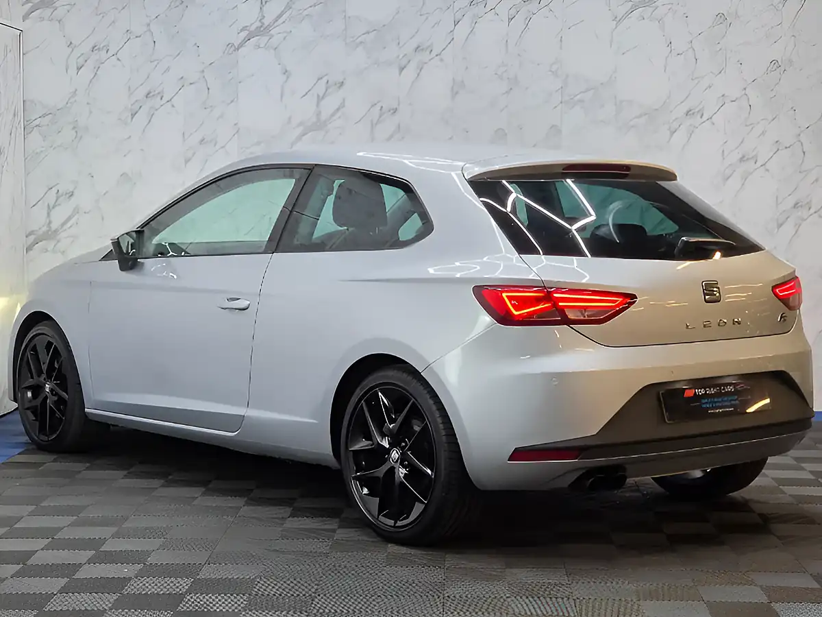 Used 2017 SEAT Leon Fr Technology Pack Sport Silver - Interior and Exterior details 7