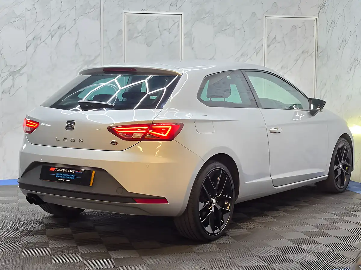 Used 2017 SEAT Leon Fr Technology Pack Sport Silver - Interior and Exterior details 9