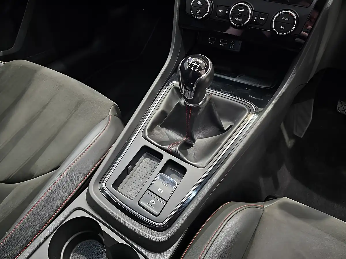 Used 2017 SEAT Leon Fr Technology Purple - Interior and Exterior details 13