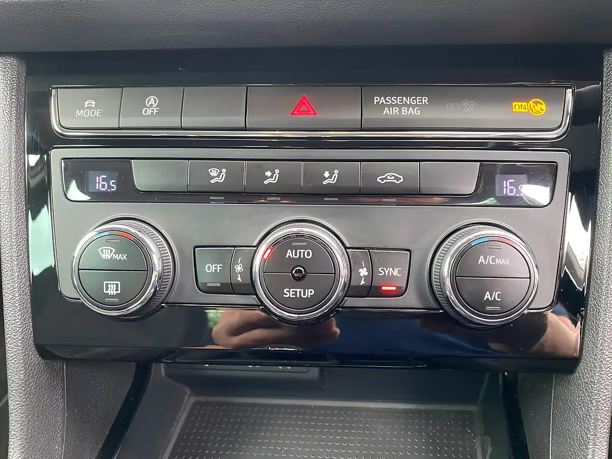 Used 2017 SEAT Leon Fr Technology Silver - Interior and Exterior details 15