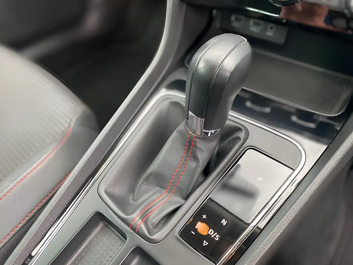 Used 2017 SEAT Leon Fr Technology Silver - Interior and Exterior details 4
