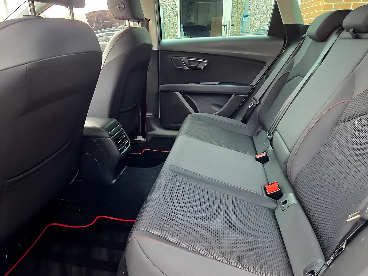 Used 2017 SEAT Leon Fr Technology ST White - Interior and Exterior details 11