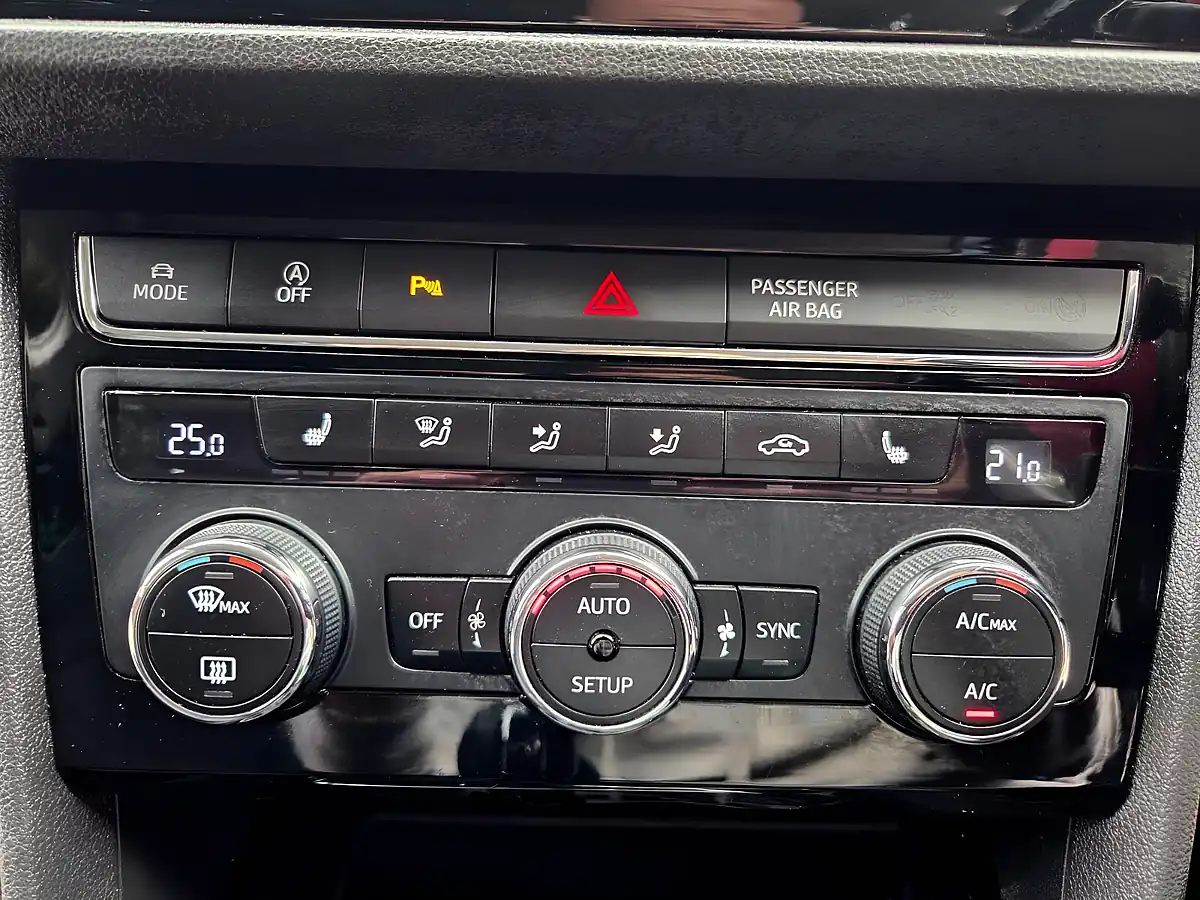 Used 2017 SEAT Leon Fr Technology ST White - Interior and Exterior details 20