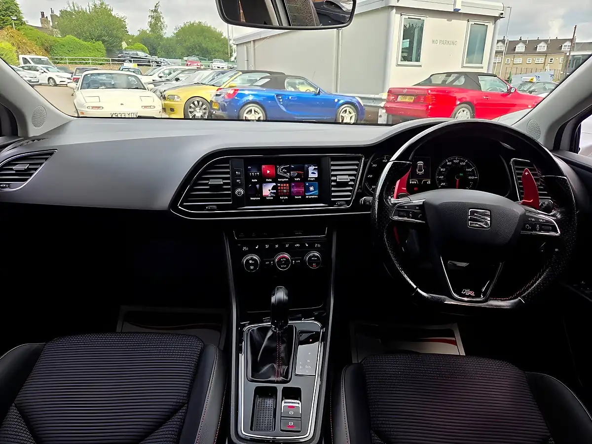 Used 2017 SEAT Leon Fr Technology ST White - Interior and Exterior details 9