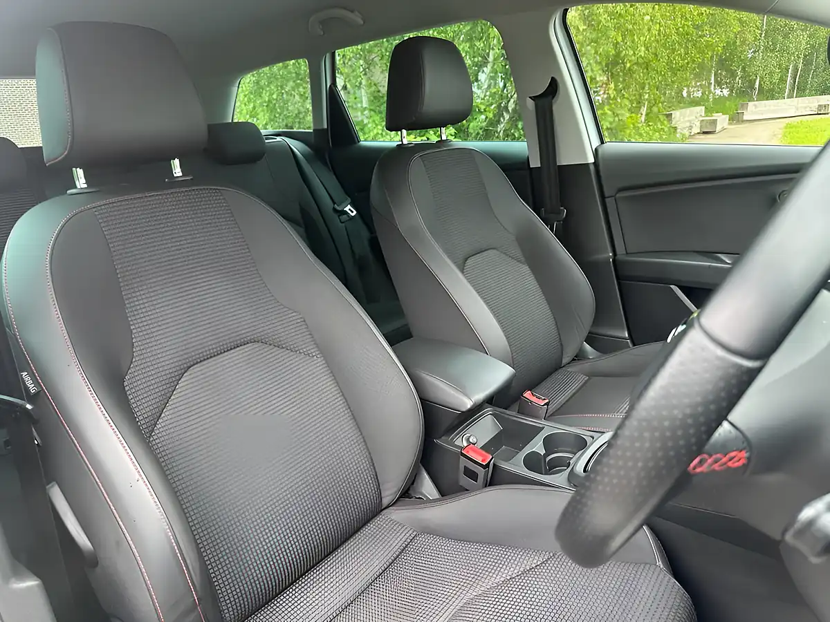Used 2017 SEAT Leon Fr Technology White - Interior and Exterior details 18