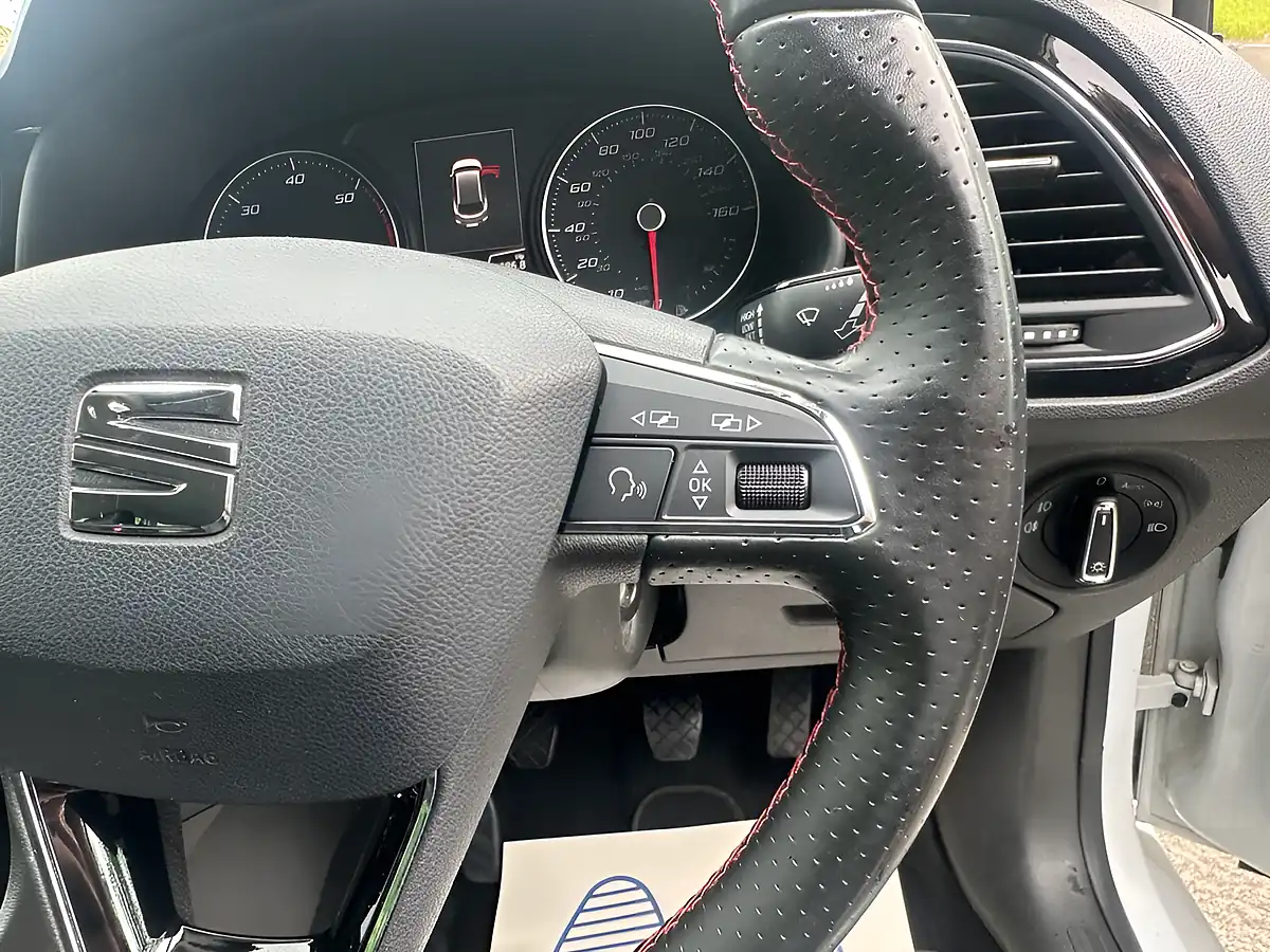 Used 2017 SEAT Leon Fr Technology White - Interior and Exterior details 20
