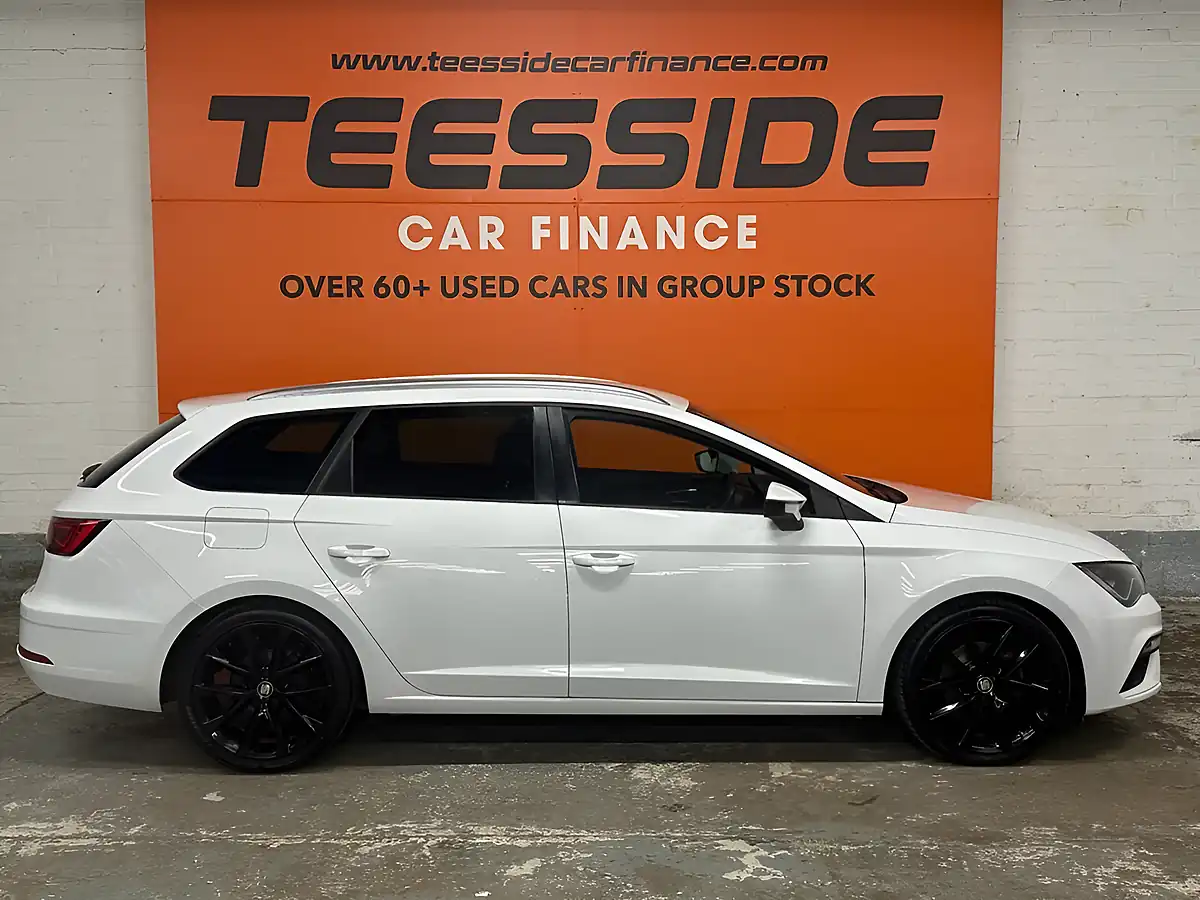 Used 2017 SEAT Leon Fr Technology White - Interior and Exterior details 4