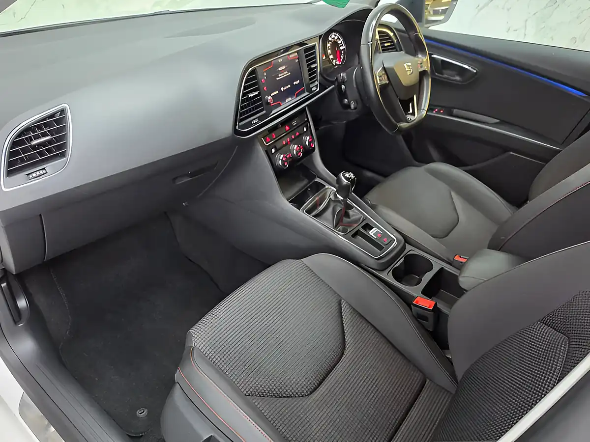 Used 2017 SEAT Leon Fr Technology White - Interior and Exterior details 11