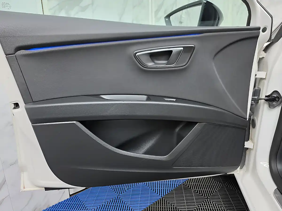 Used 2017 SEAT Leon Fr Technology White - Interior and Exterior details 17