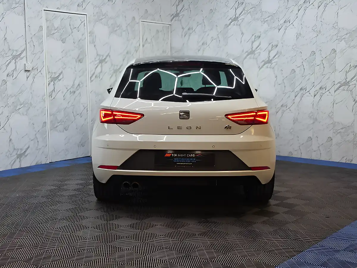 Used 2017 SEAT Leon Fr Technology White - Interior and Exterior details 4