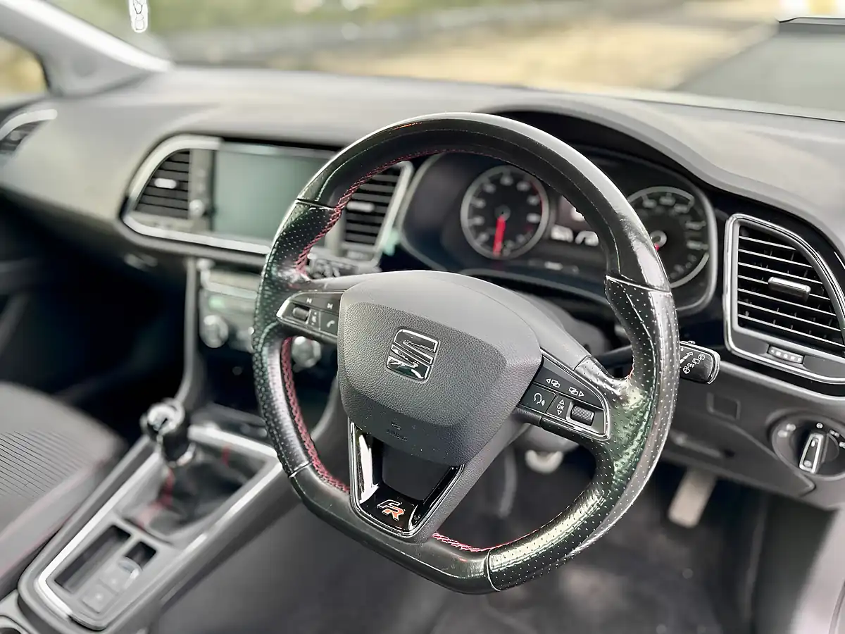 Used 2017 SEAT Leon Fr Technology White - Interior and Exterior details 10