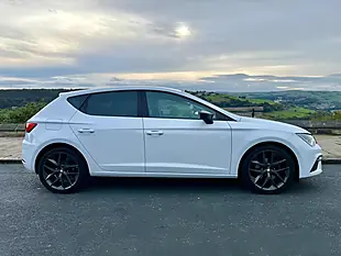 Used 2017 SEAT Leon Fr Technology White - Interior and Exterior details 3