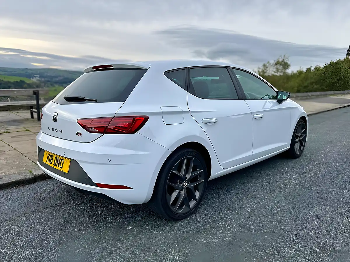 Used 2017 SEAT Leon Fr Technology White - Interior and Exterior details 4
