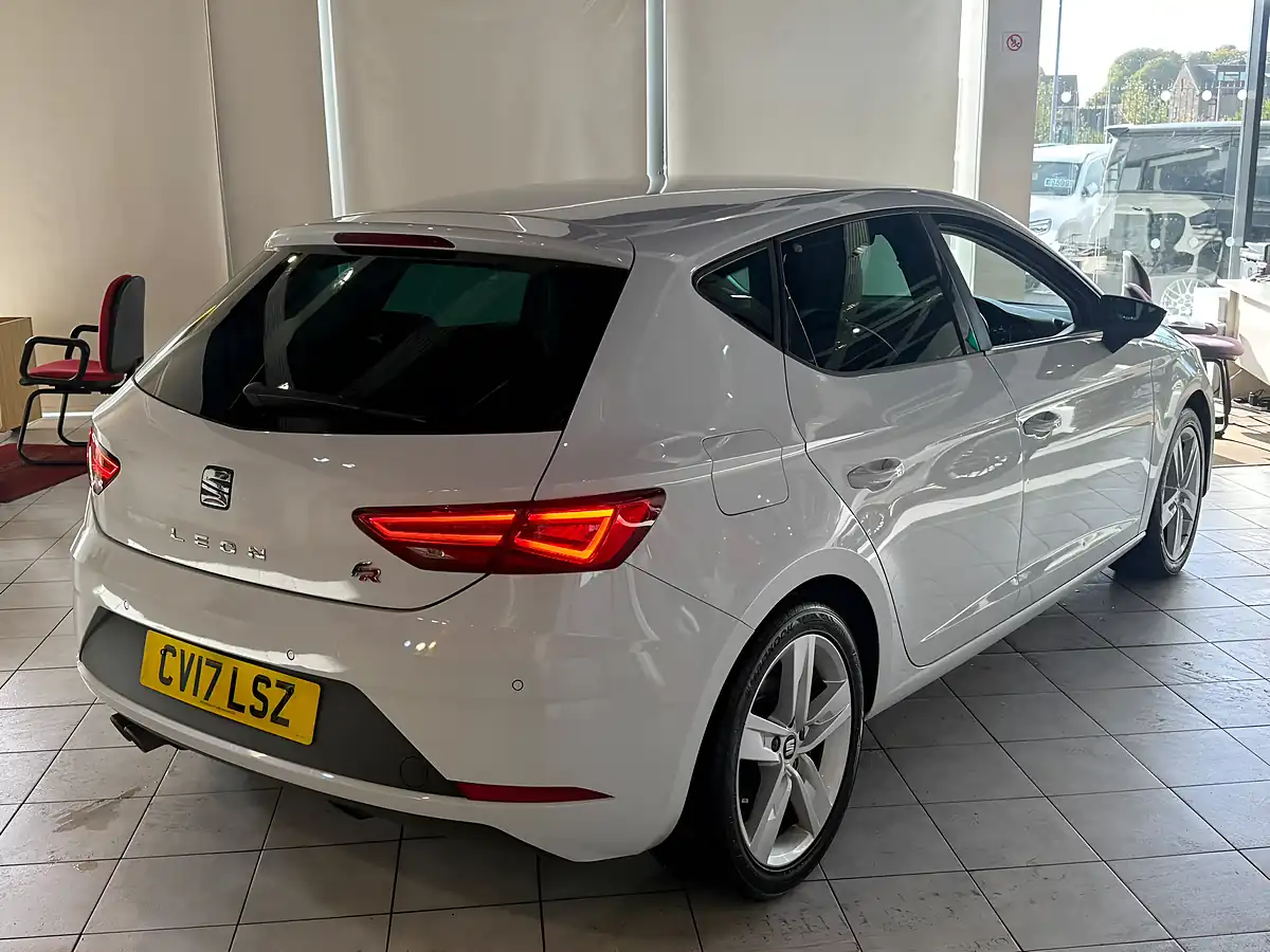 Used 2017 SEAT Leon Fr Technology White - Interior and Exterior details 10