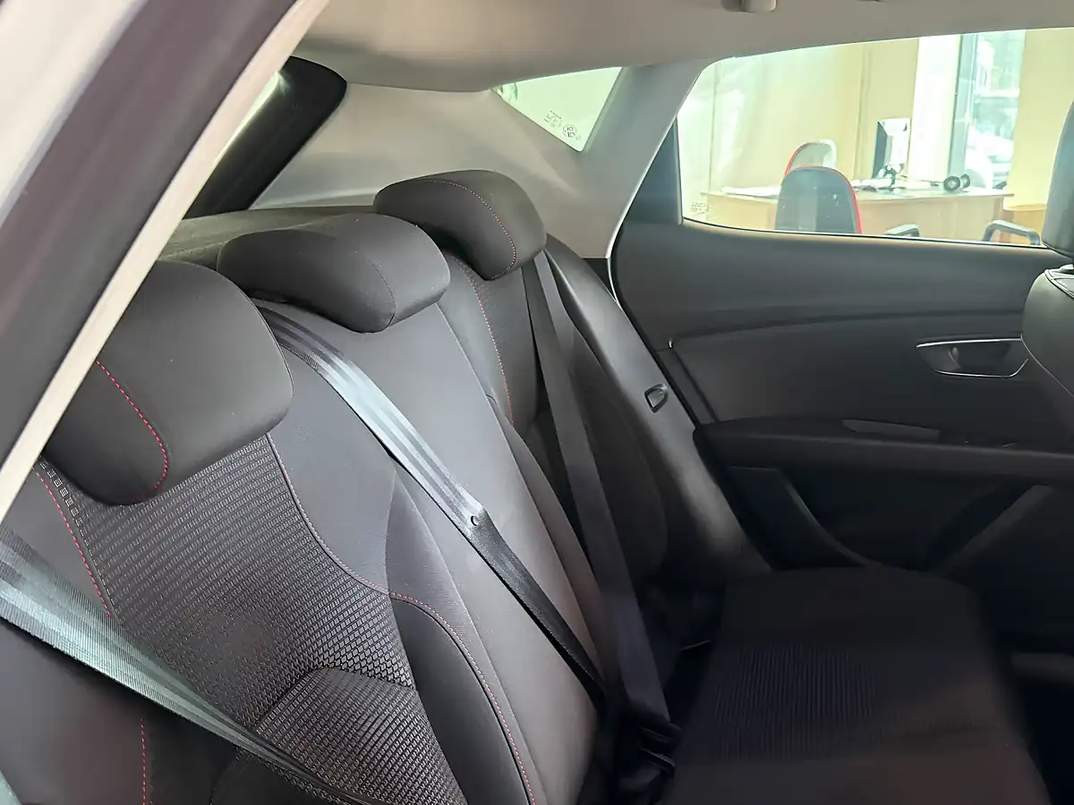 Used 2017 SEAT Leon Fr Technology White - Interior and Exterior details 12