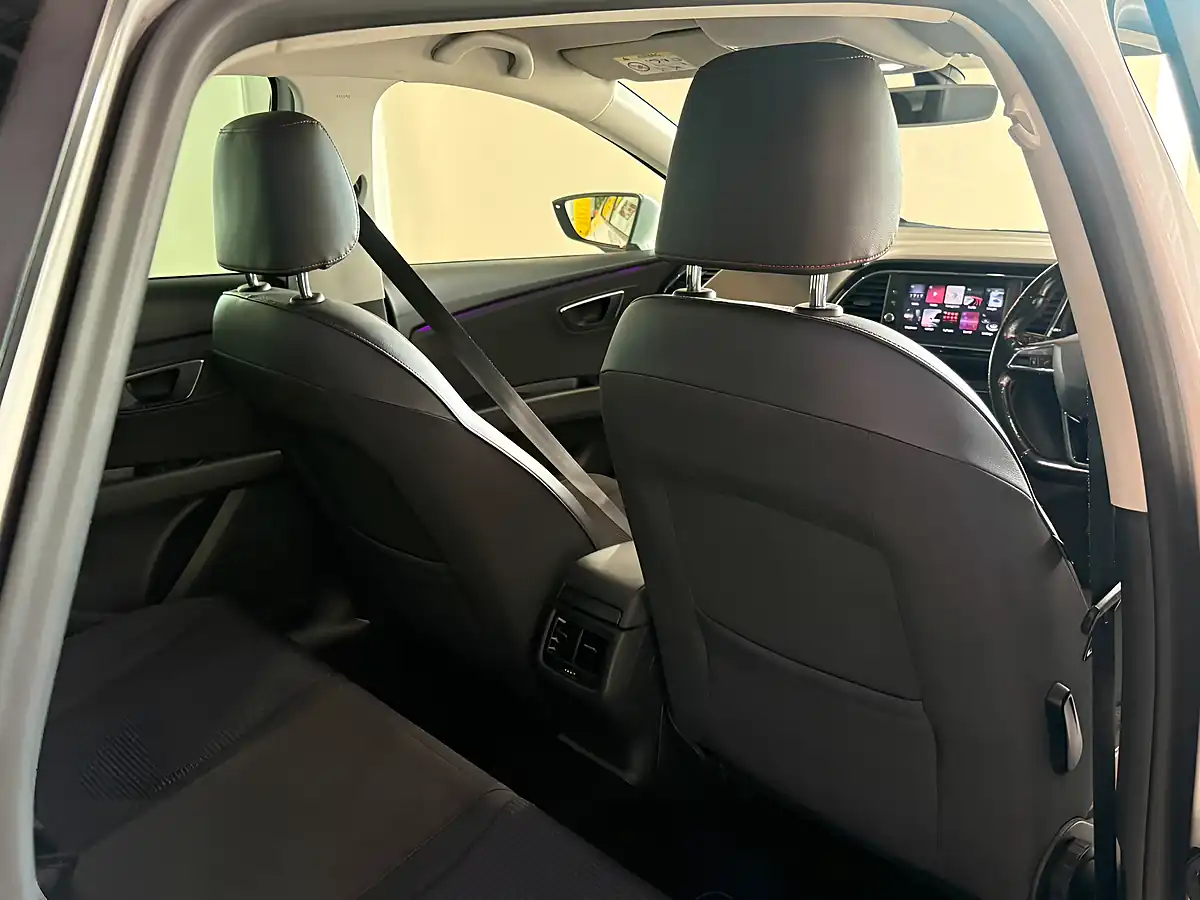 Used 2017 SEAT Leon Fr Technology White - Interior and Exterior details 13