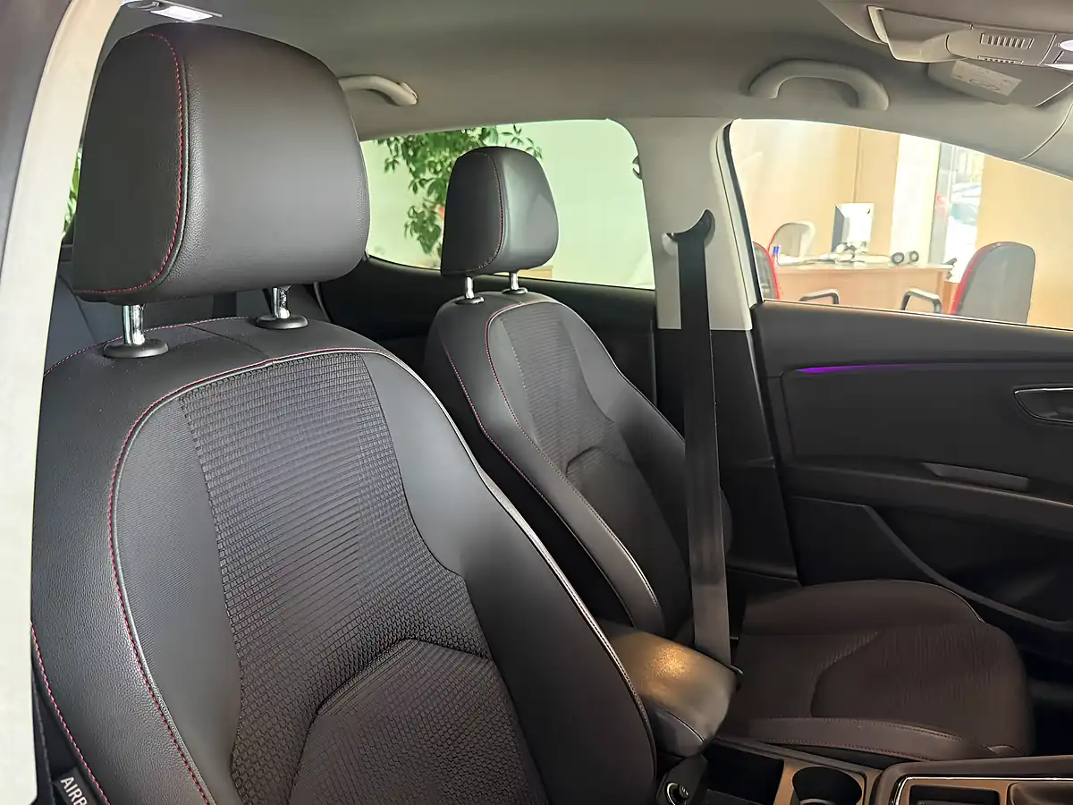 Used 2017 SEAT Leon Fr Technology White - Interior and Exterior details 14