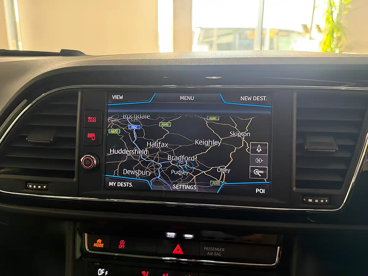 Used 2017 SEAT Leon Fr Technology White - Interior and Exterior details 17